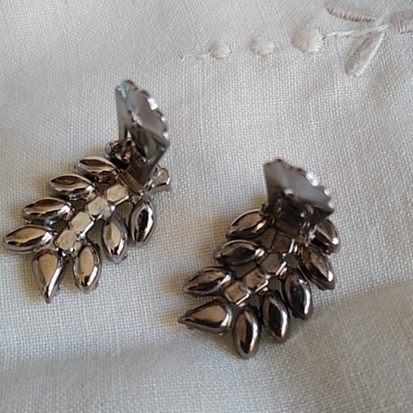 Vintage Rhinestone Leaf Set Earrings & Pin - Picture 2 of 7